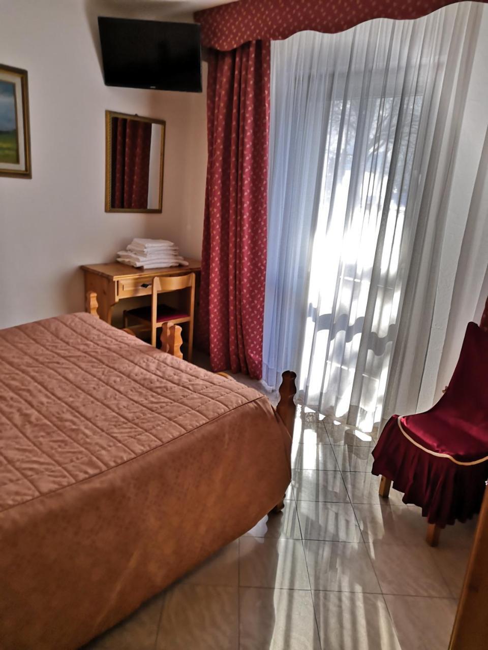 Albergo Diana Cerreto Laghi Exterior foto